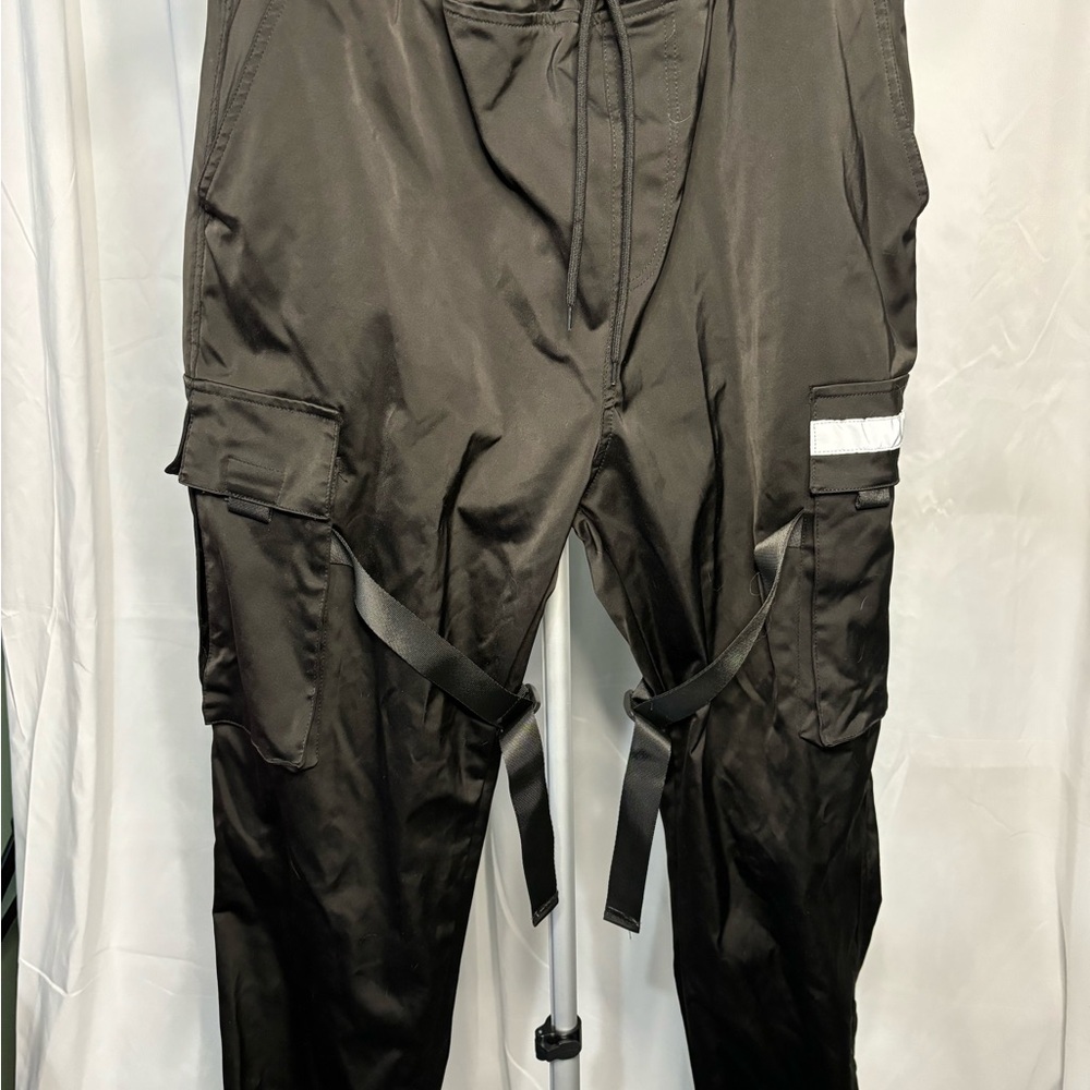 Black Relaxed Fit Cargo Pants for Outdoor Adventures